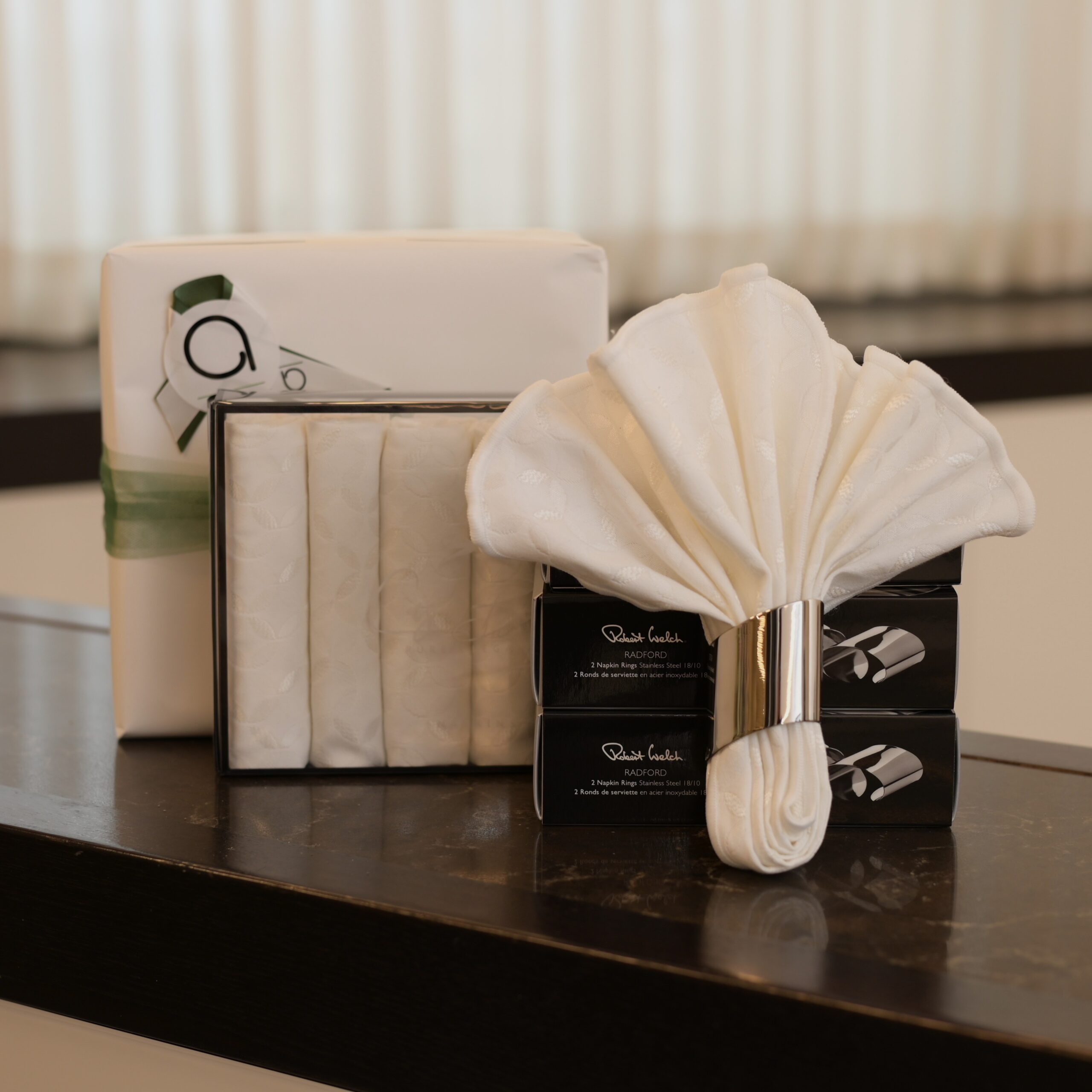 Gift Package | 6 Napkin Rings by Robert Welch & 6 Cloth Napkins by Casa Bella