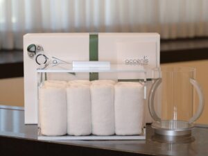 Gift Package | Acrylic Towel Box with 8 Luxurious White Towels & Washing Cup