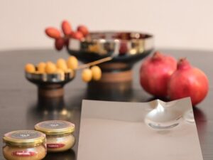 Rosh Hashanah Gift Package | Laura Cowan Apple & Honey Plate, 2 Jars of Flavored Honey
