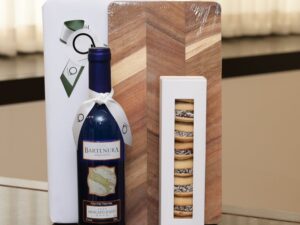 Mishloach Manos | Wooden Board, Bartenura Wine & Dairy Caramel Cookies