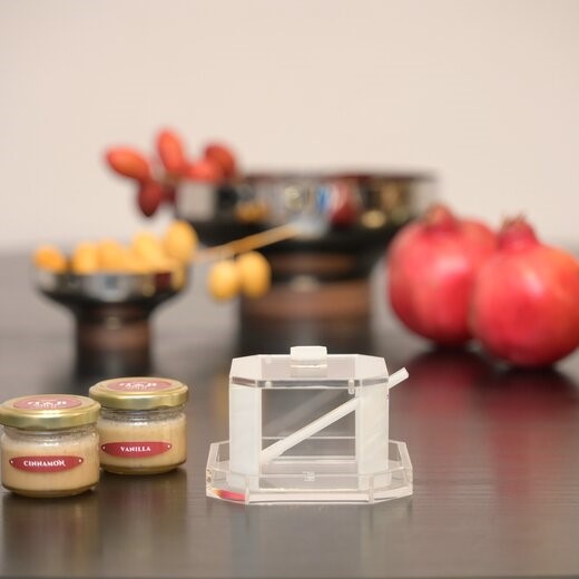 Rosh Hashanah Gift Package | White Pearl Honey Dish & 2 Flavored Honey’s